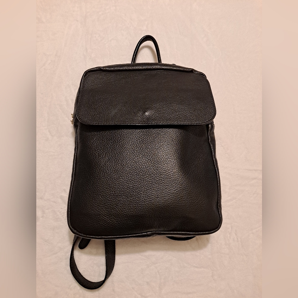 Scuola del Cuoio Firenze Timeless Black Leather Backpack Goldtone Hardware